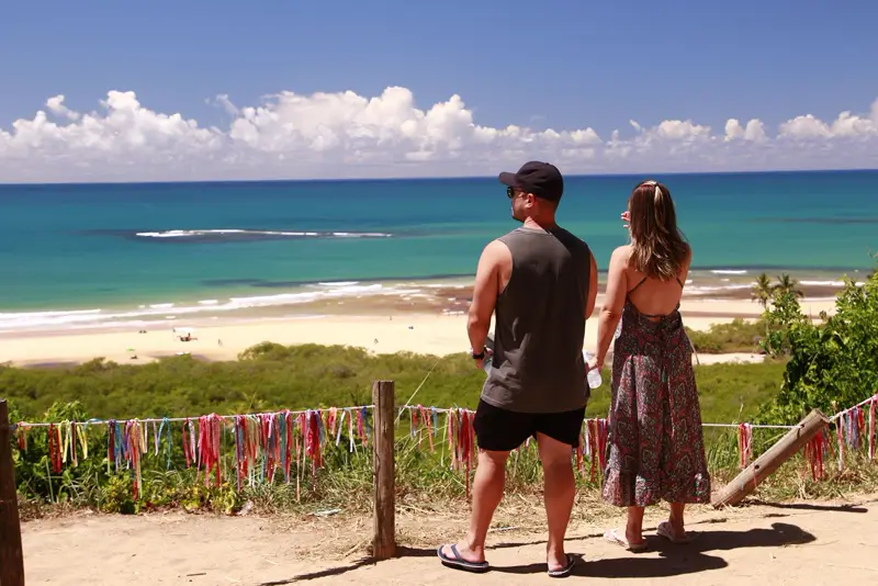Matheus Colombo com a família na praia
